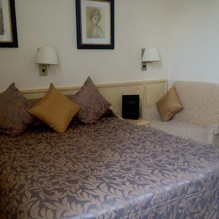 Richmond Park Hotel
